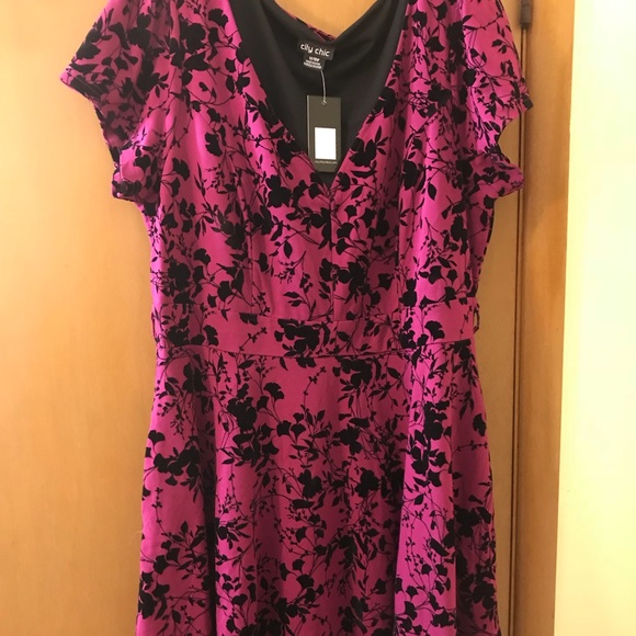 Vintage, low cut City Chic dress - Picture 2 of 3